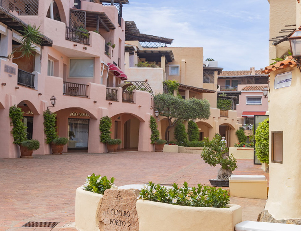 Piazzetta di Porto Cervo (ph. Dario Garofalo)