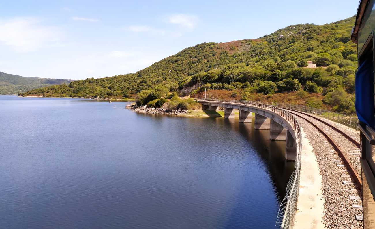 Trenino verde della Sardegna, la Gallura come non l’avete mai vista