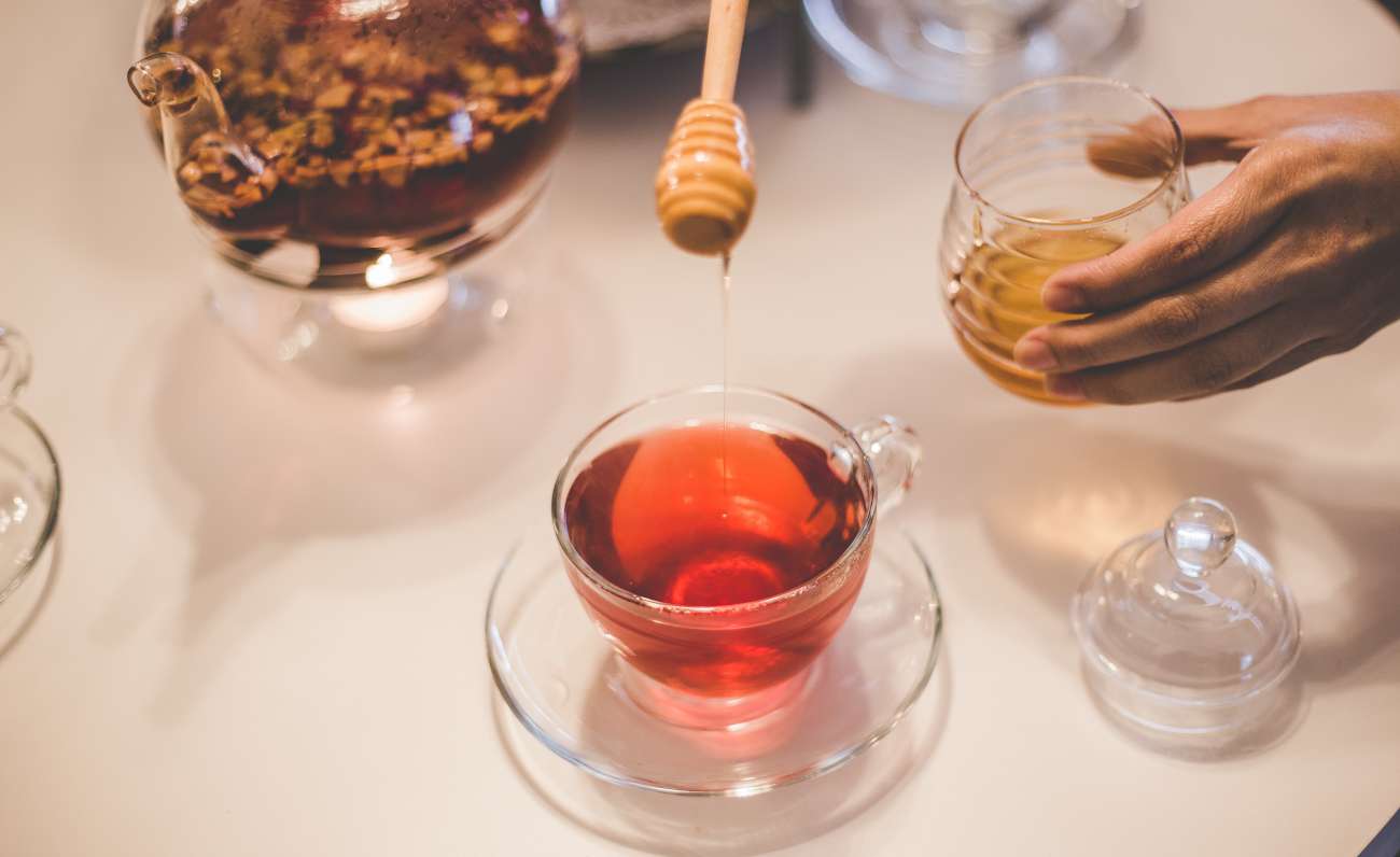 Il miele nella tradizione sarda: usi e benefici
