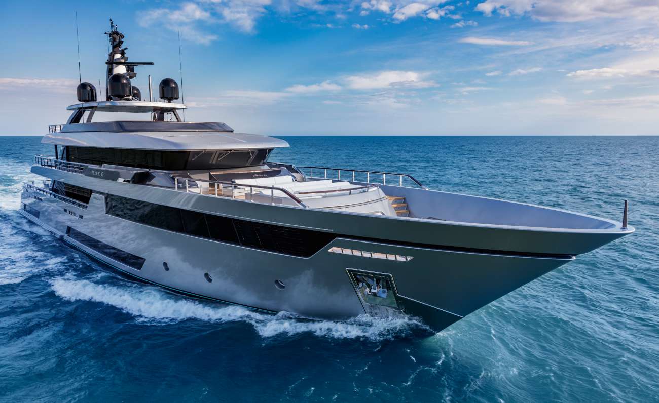 Riva 50 Metri M/Y Race: un mito che naviga