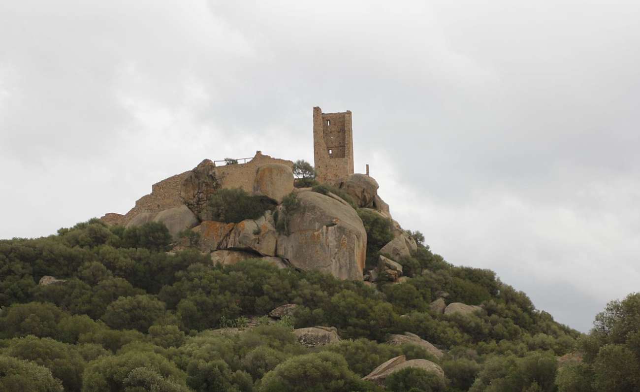 Il castello di Pedres, da Olbia verso il Medioevo