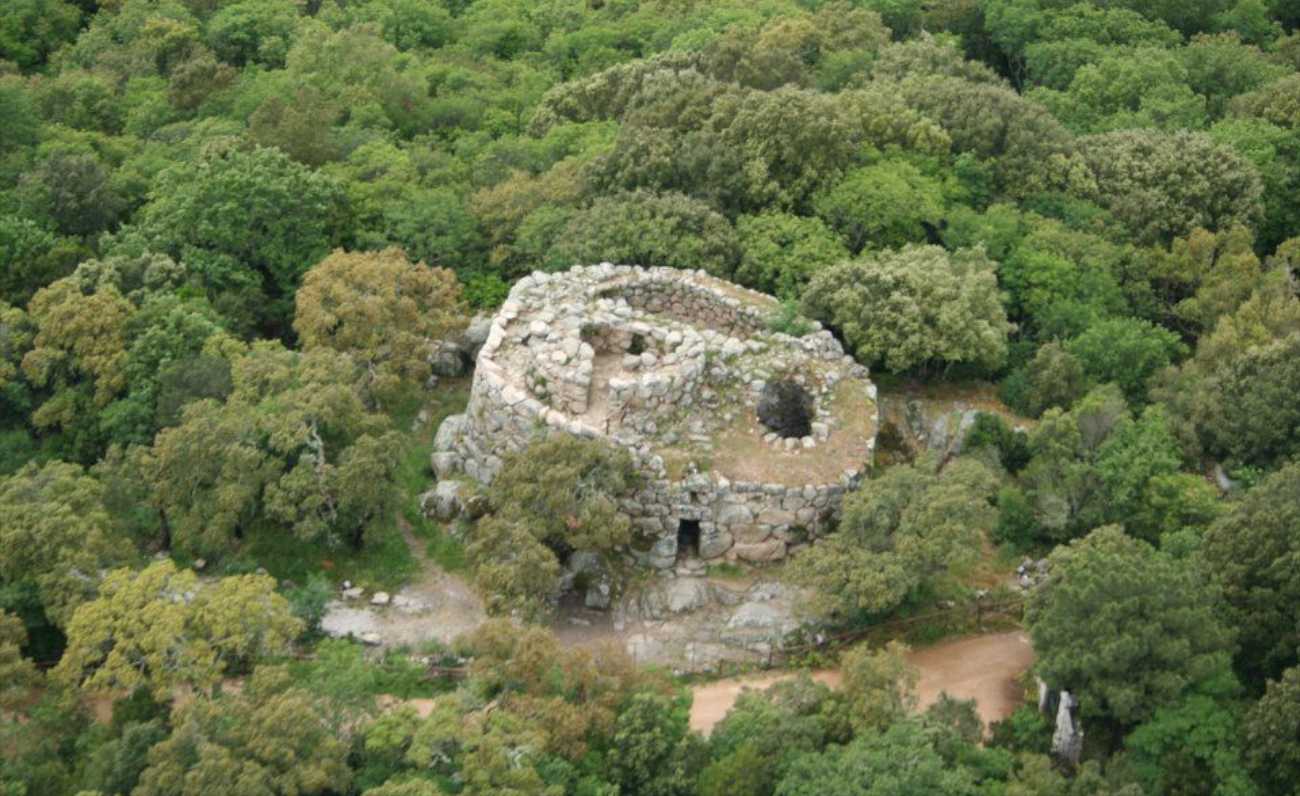 Nuraghe Majori, la storia immersa nel bosco