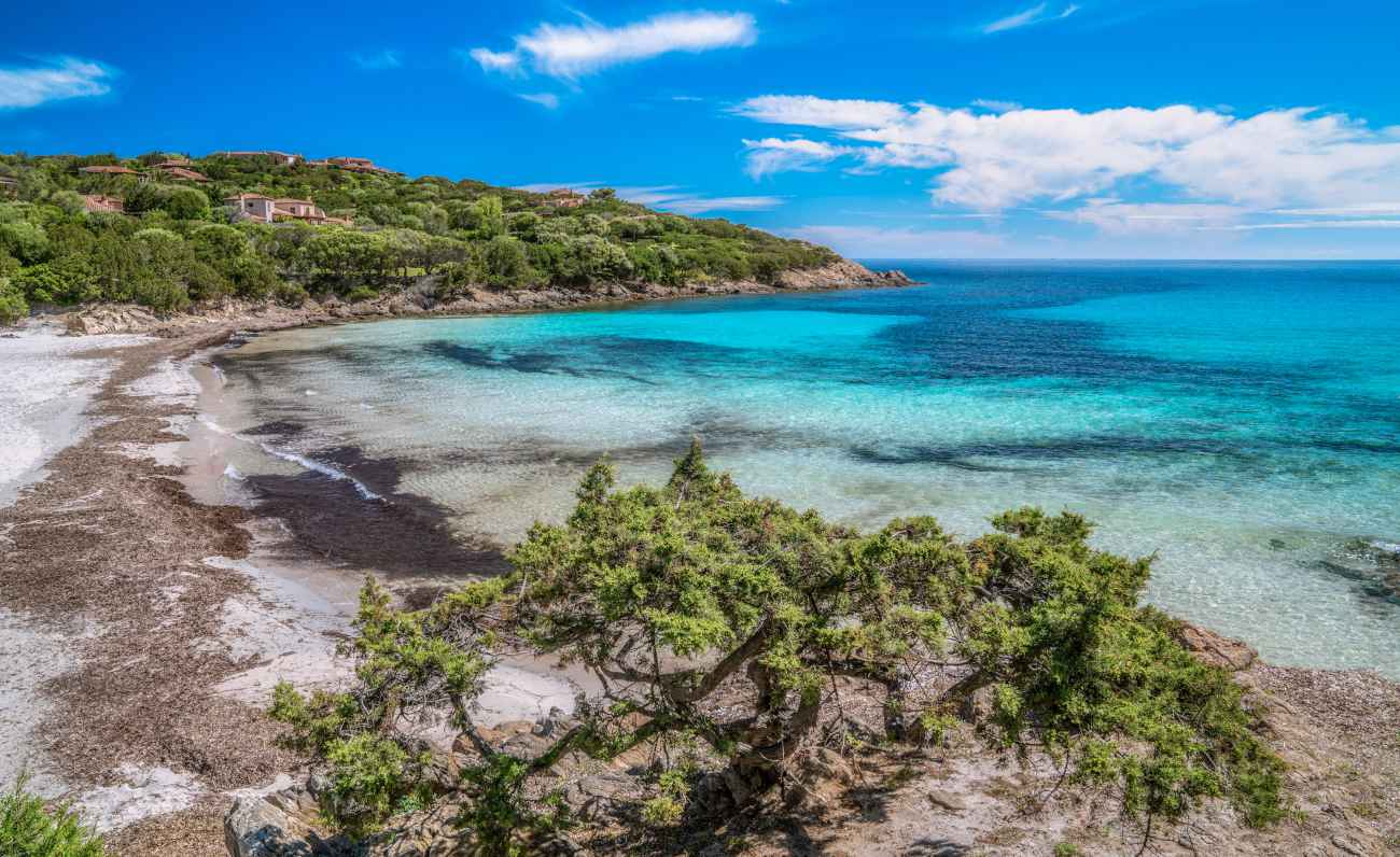 Venti chilometri di litorale tra spiagge e insenature mozzafiato