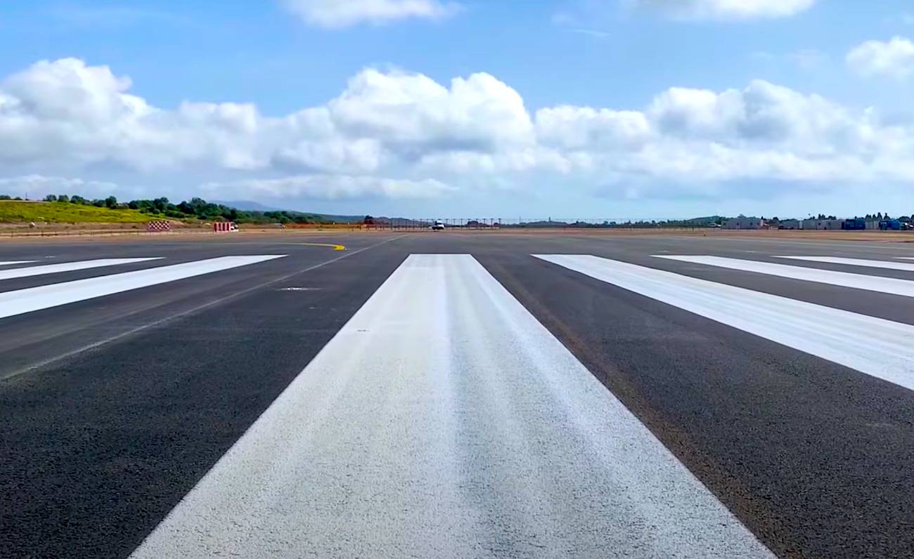 Il primo decollo sulla pista allungata del Costa Smeralda