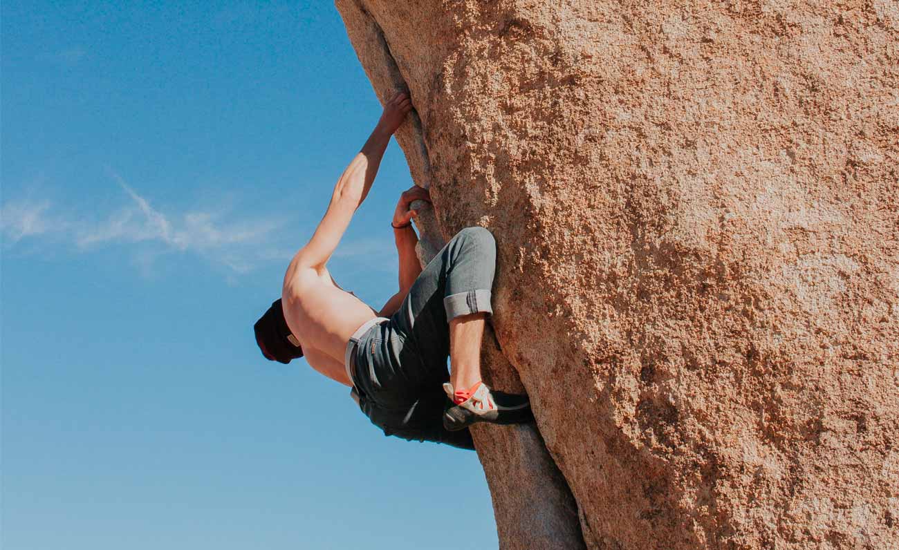 Bouldering, nuove sfide tra le rocce galluresi