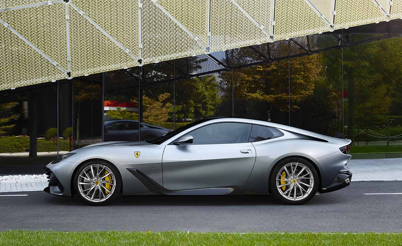 Ferrari presenta la nuova coupè V12 BR20