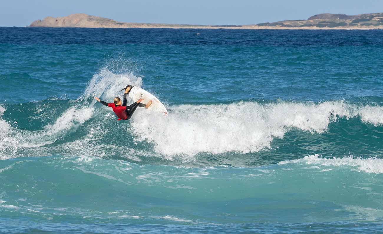 I campioni del surf da onda in Sardegna per la prima tappa del Campionato Italiano Juniores