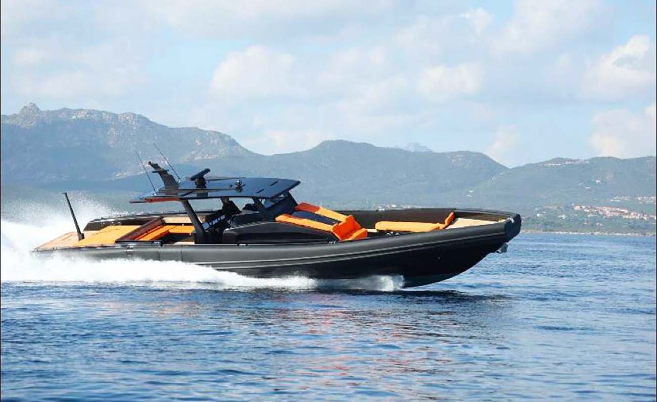 Liswear lancia il negozio galleggiante raggiungibile con Sup e Sea-Doo