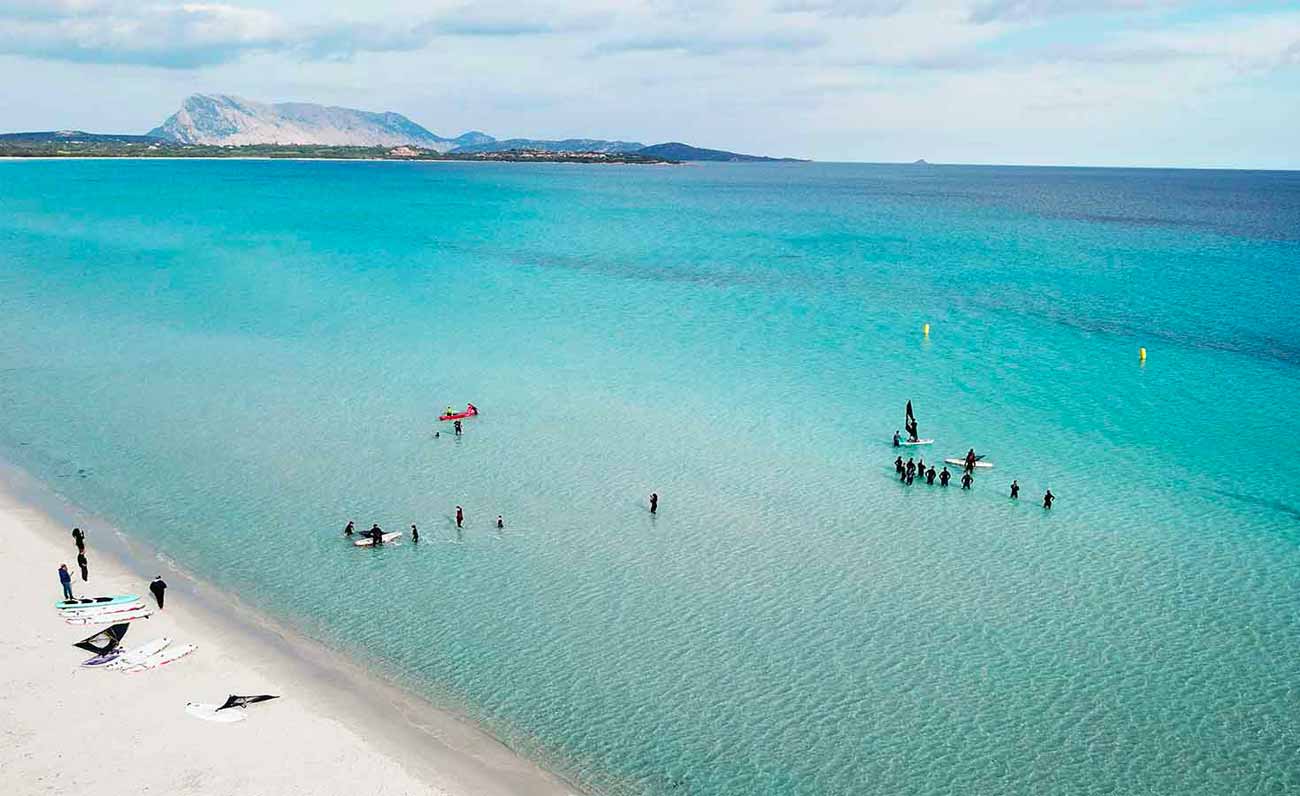 Mare anche d’inverno e windsurf per vivere la Sardegna 365 giorni l’anno