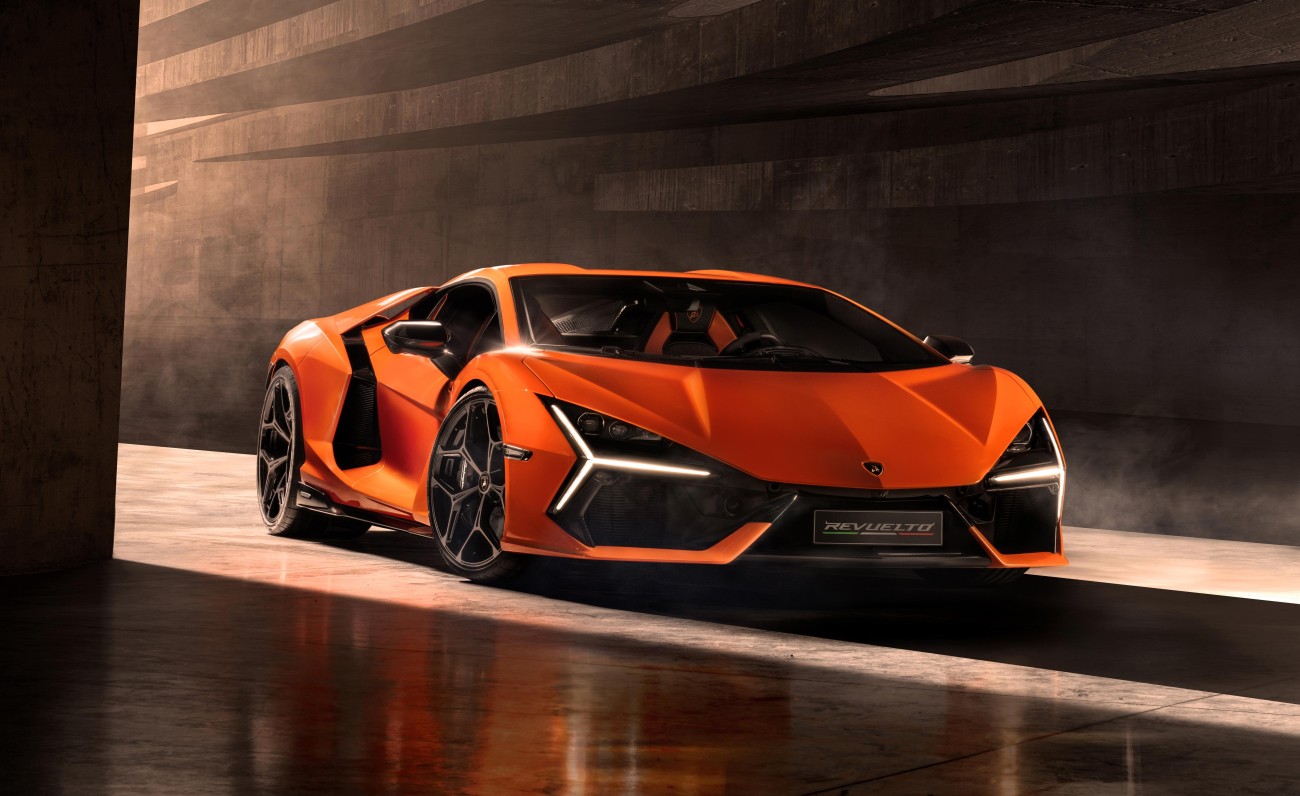 Revuelto, la prima supersportiva ibrida di Lamborghini