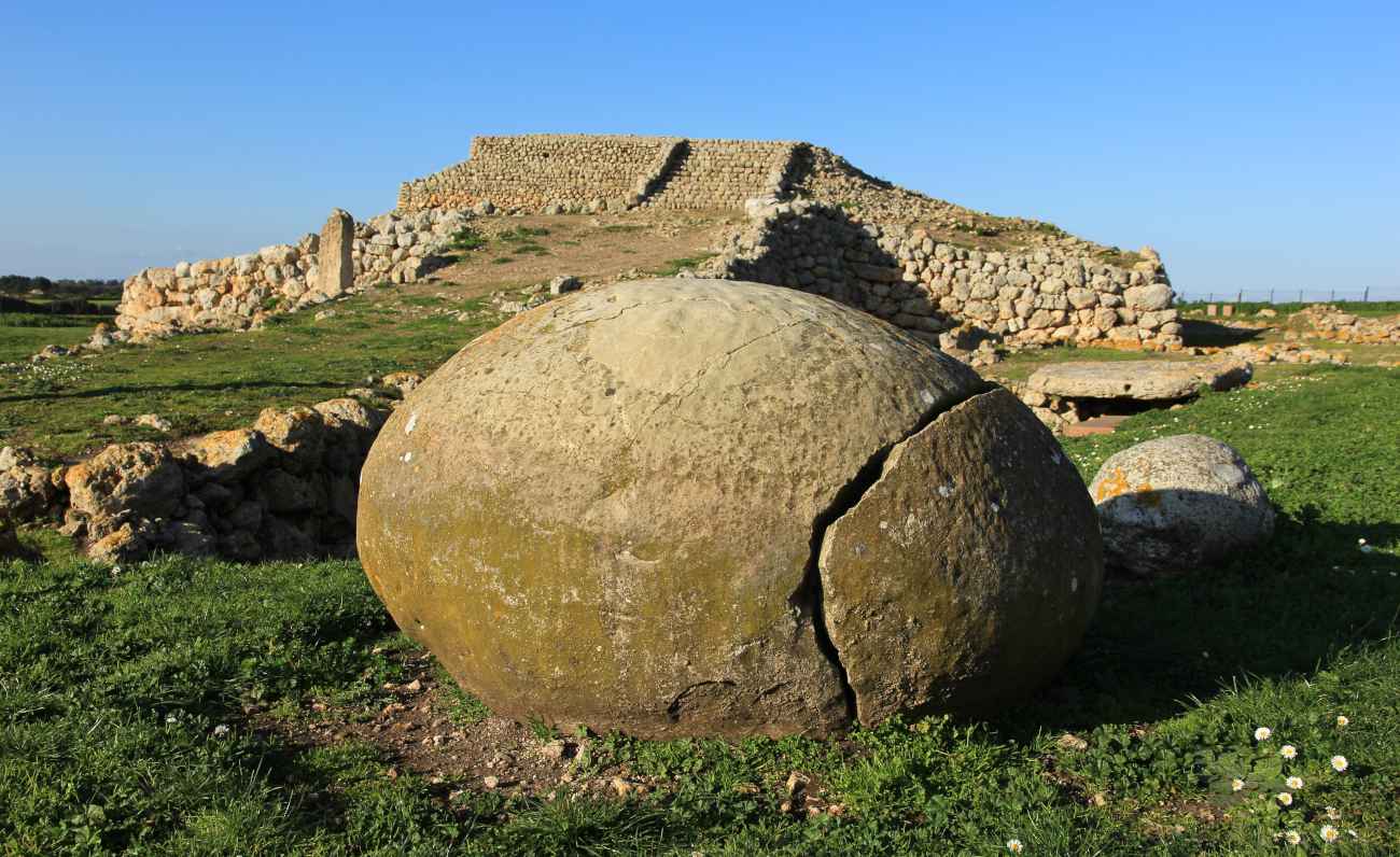 Monte d’Accoddi, un altare sul mare - Costa Smeralda