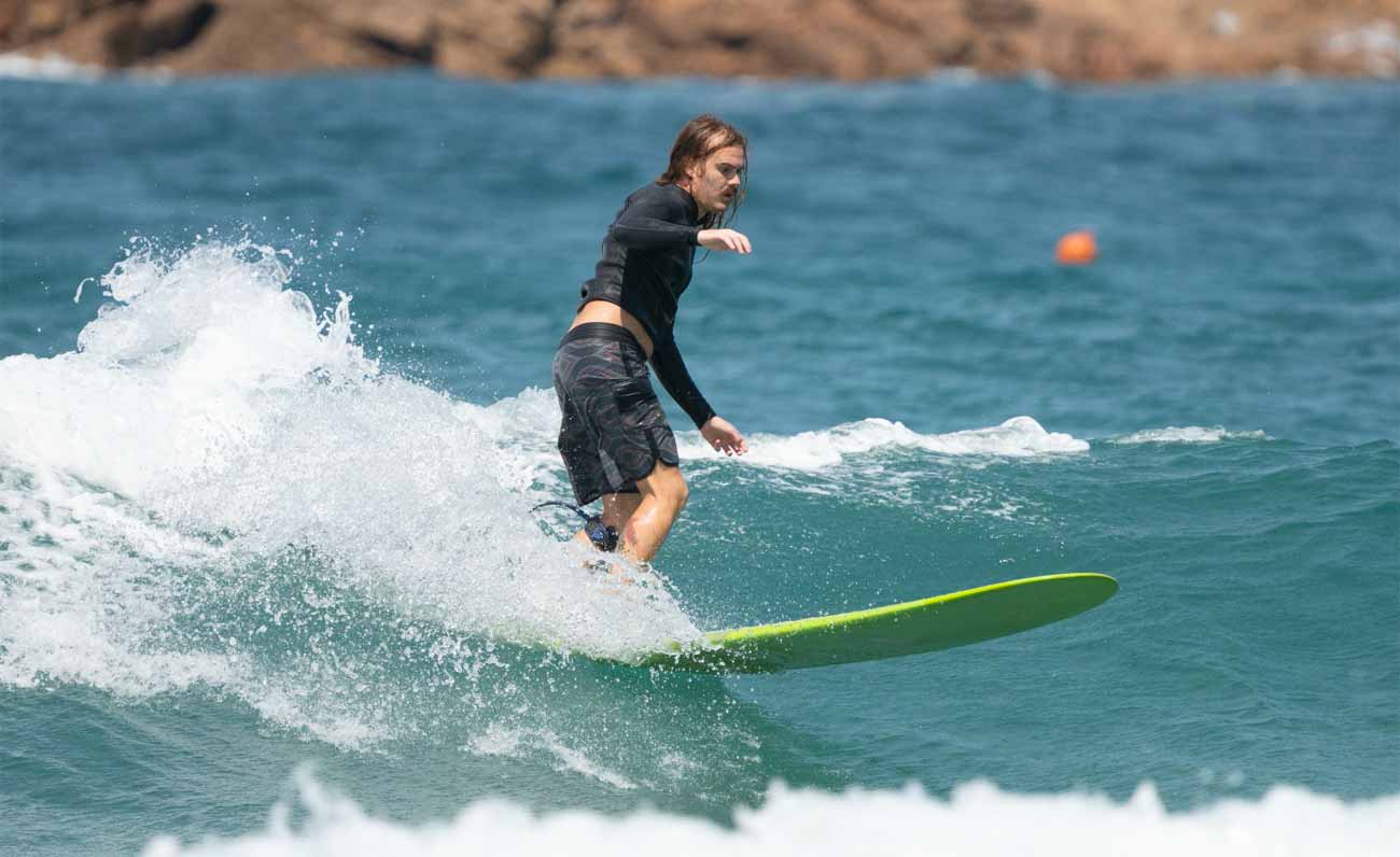 Grande attesa per le onde che daranno il via al Marinedda Surf Trilogy -  Costa Smeralda